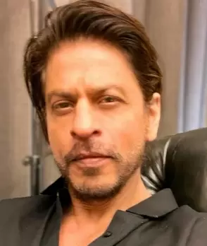 SRK promises fans a lot of movies, says he is in 'rebuilding' phase